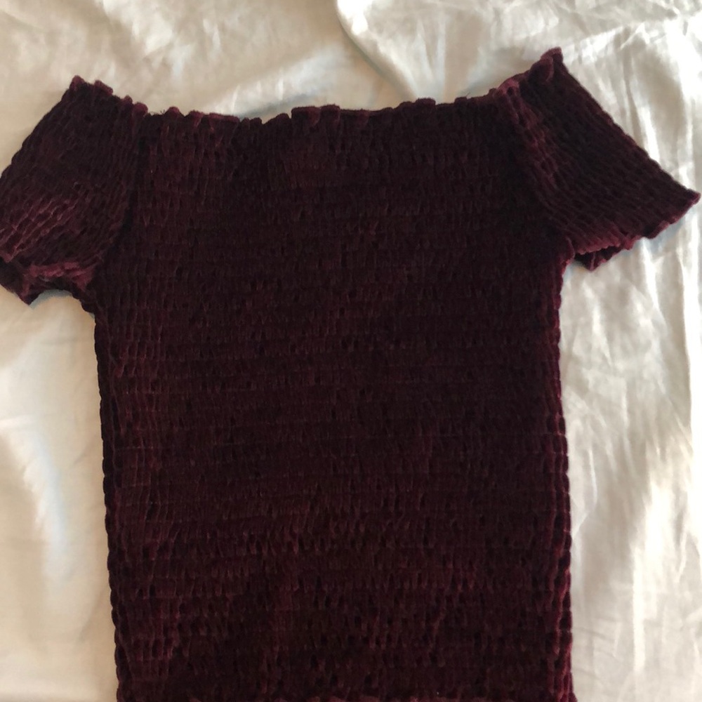 Cute off shoulder top. (Worn once)